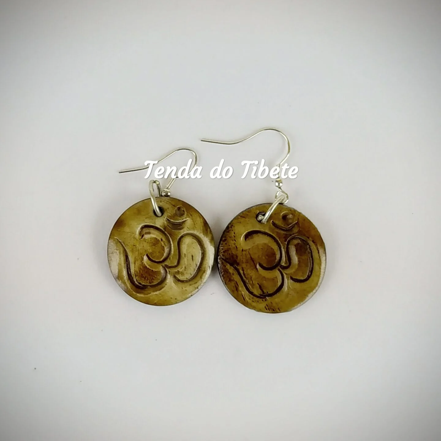 Brincos em Osso com o OM  (ॐ)