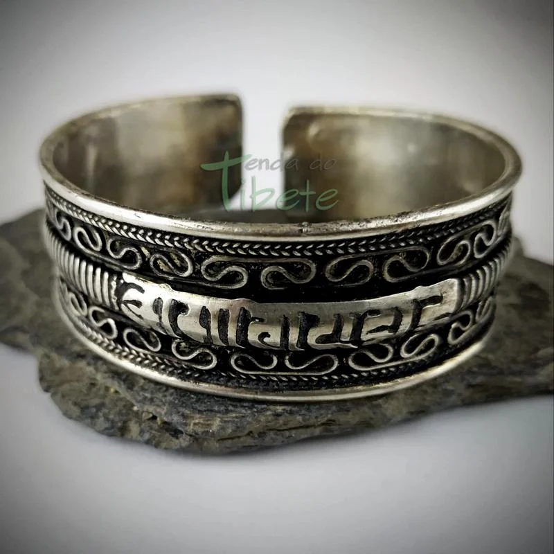 Bracelete Omanipadmehum em Sânscrito